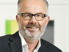 Oud-radiodirecteur NPO kritisch: “John de Mol koopt alles op”