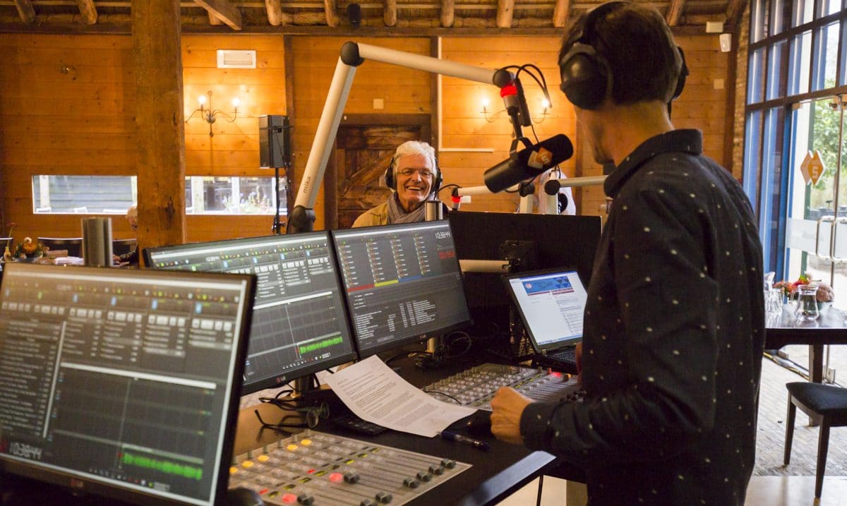 Vooruitzien gevogelte periode Wim Sonneveld op 1 in 'Evergreen Top 1000' van Radio 5 - RadioFreak.nl