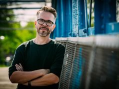 Michiel Veenstra krijgt ongeluk op Franse snelweg: “Schrik van ons leven” Michiel Veenstra