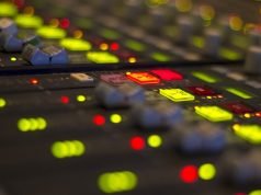 Radiozenders worstelen met muziek R. Kelly en Michael Jackson