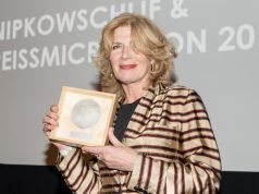 Mieke van der Weij wint Zilveren Reissmicrofoon Uitreiking Zilveren reismicrofoon Mieke van der Weij