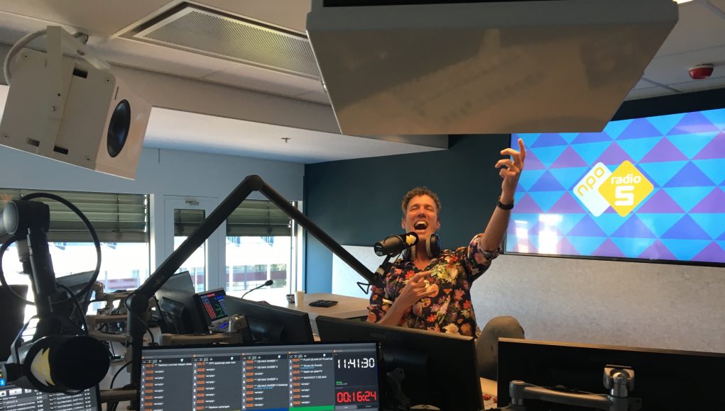 Hans Schiffer in nieuwe NPO Radio 5 studio