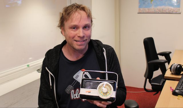 Matijn Nijhuis met zijn RadioFreak Award