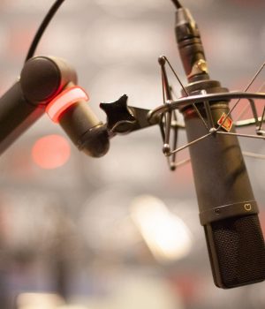 Deens bedrijf neemt podcastuitgever Dag en Nacht Media over