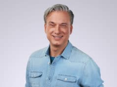 Dennis Verheugd moet stoppen met vrijdagavondshow op Radio 10