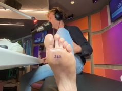 Wietze de Jager laat ‘verplichte’ tatoeage onder zijn voet zetten