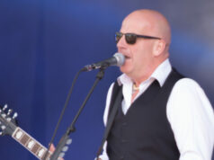 BLØF-zanger roept radiozenders op dag geen muziek te draaien als ‘coronaprotest’