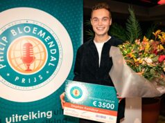 Stephan Komduur wint Philip Bloemendal Prijs voor presentatietalent van 2022 Philip Bloemendal Prijs Winnaar Stephan Komduur