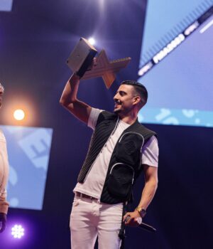 Boef neemt meeste FunX Music Awards mee Boef op de FunX Music Awards