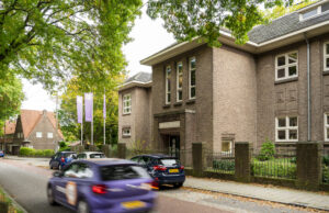 Hoofdredacteur Omroep Gelderland treedt tijdelijk terug om strafzaak zoon