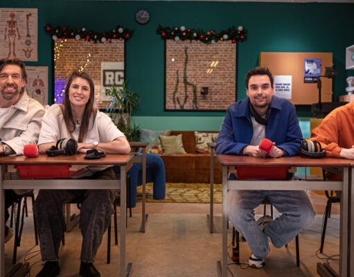 Q-escape room van start: Qmusic-dj’s opgesloten op ‘school’