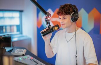 NPO komt door bezuinigingen met nieuwe manieren om jong radiotalent op te leiden