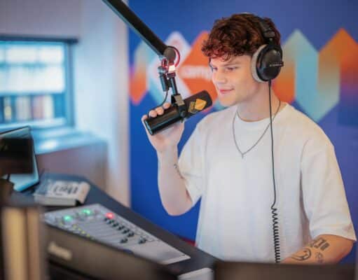NPO komt door bezuinigingen met nieuwe manieren om jong radiotalent op te leiden